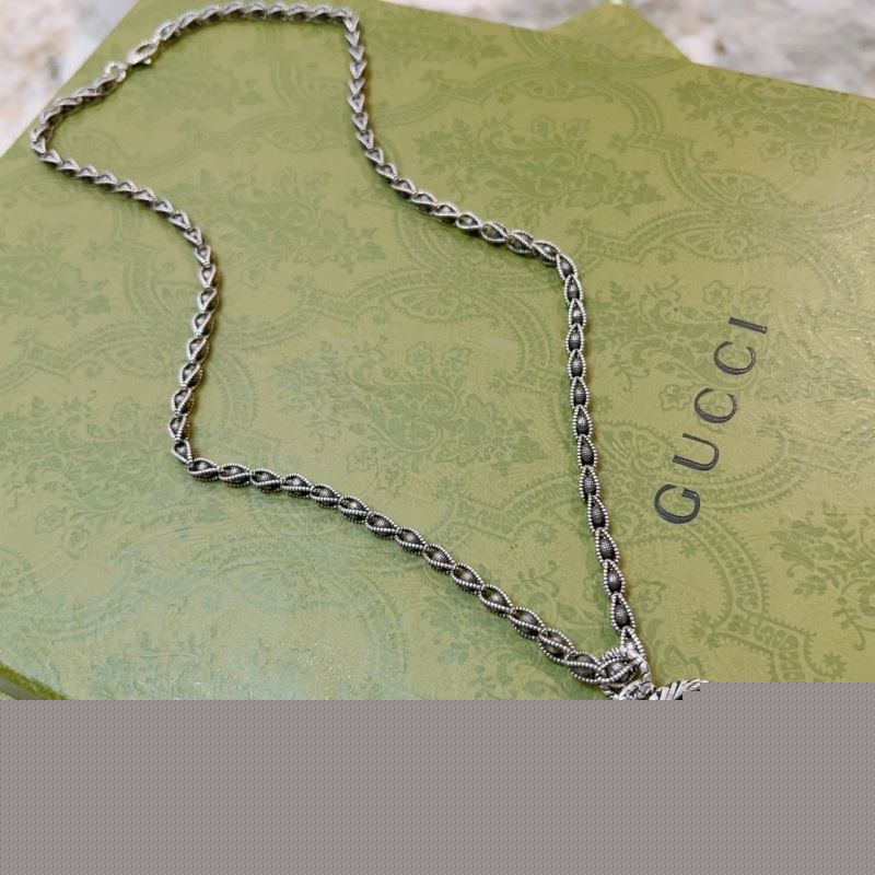G*u*i necklaces